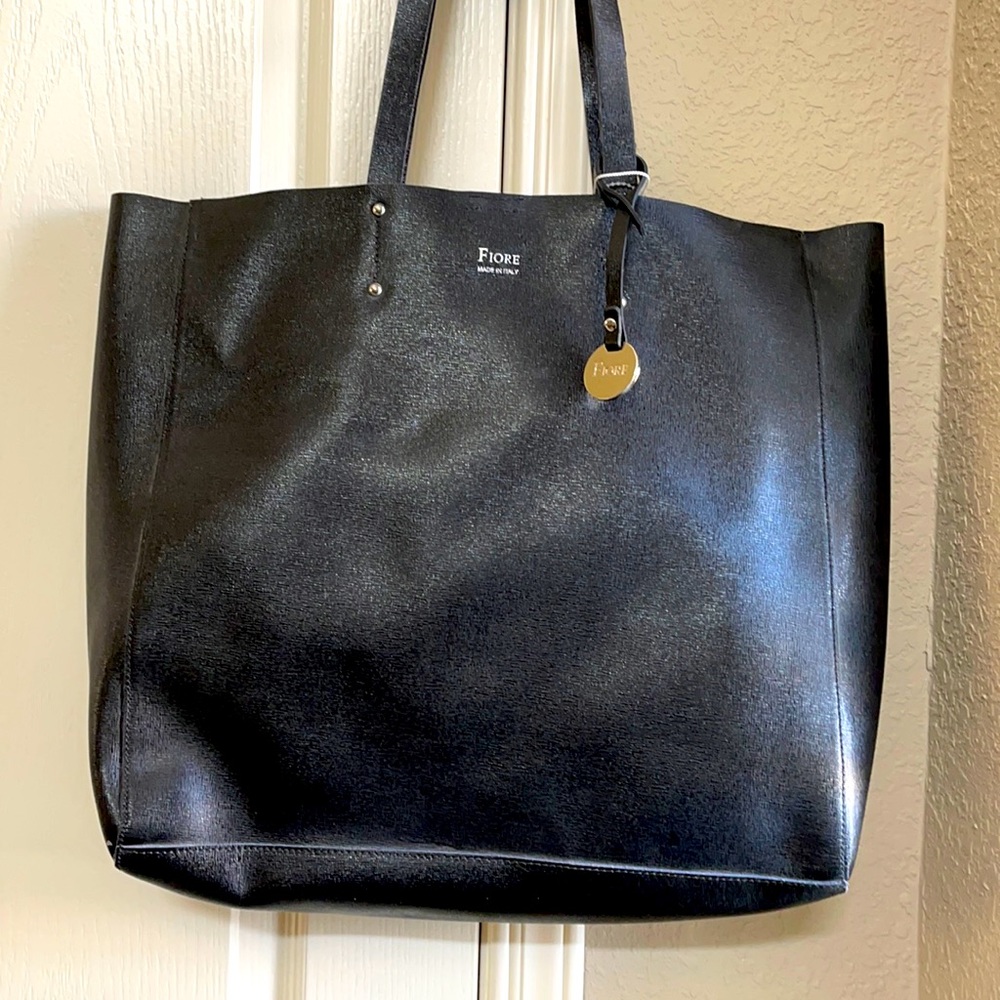 FIORE ,LARGE ITALIAN LEATHER TOTE🎉🎉price drop for  today🎉